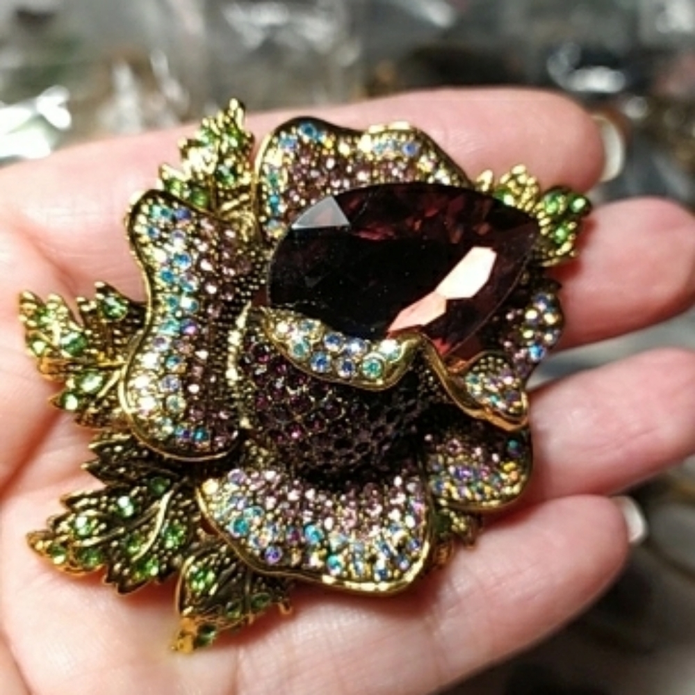 Brown rhinestone brooch - Picture 3 of 6